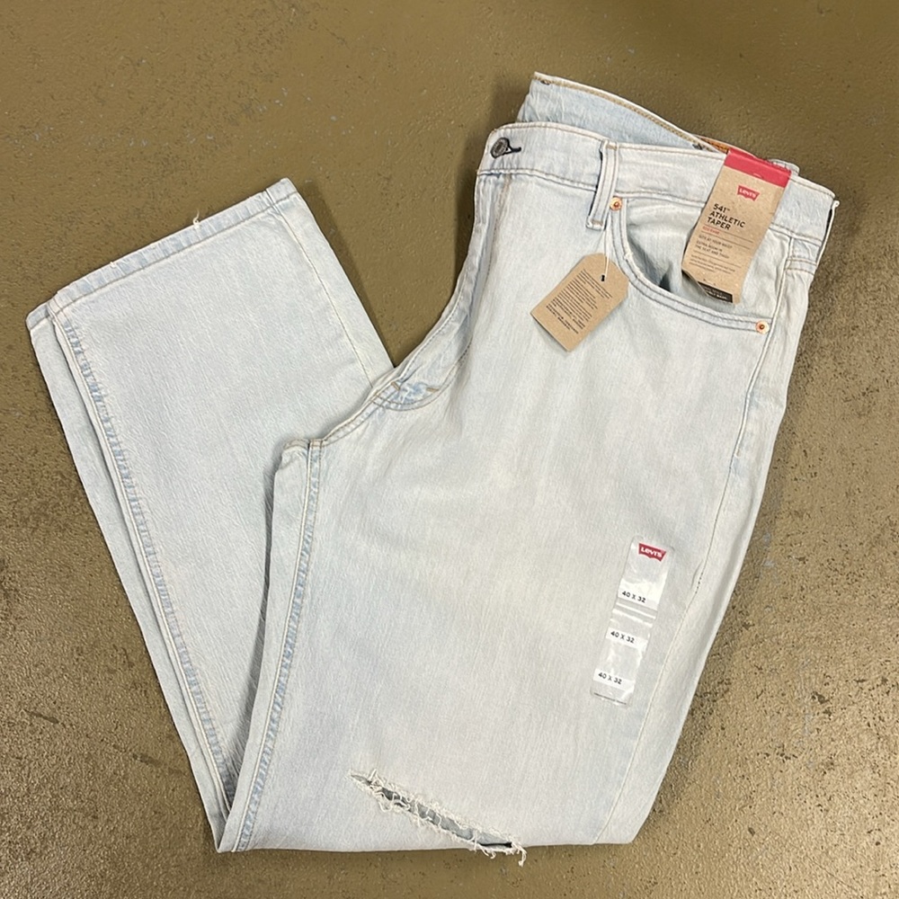 Levi’s 541 Athletic Taper Distressed Denim Jeans NWT 40x32